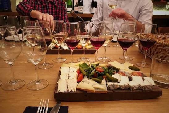 cheese tasting in Paris
